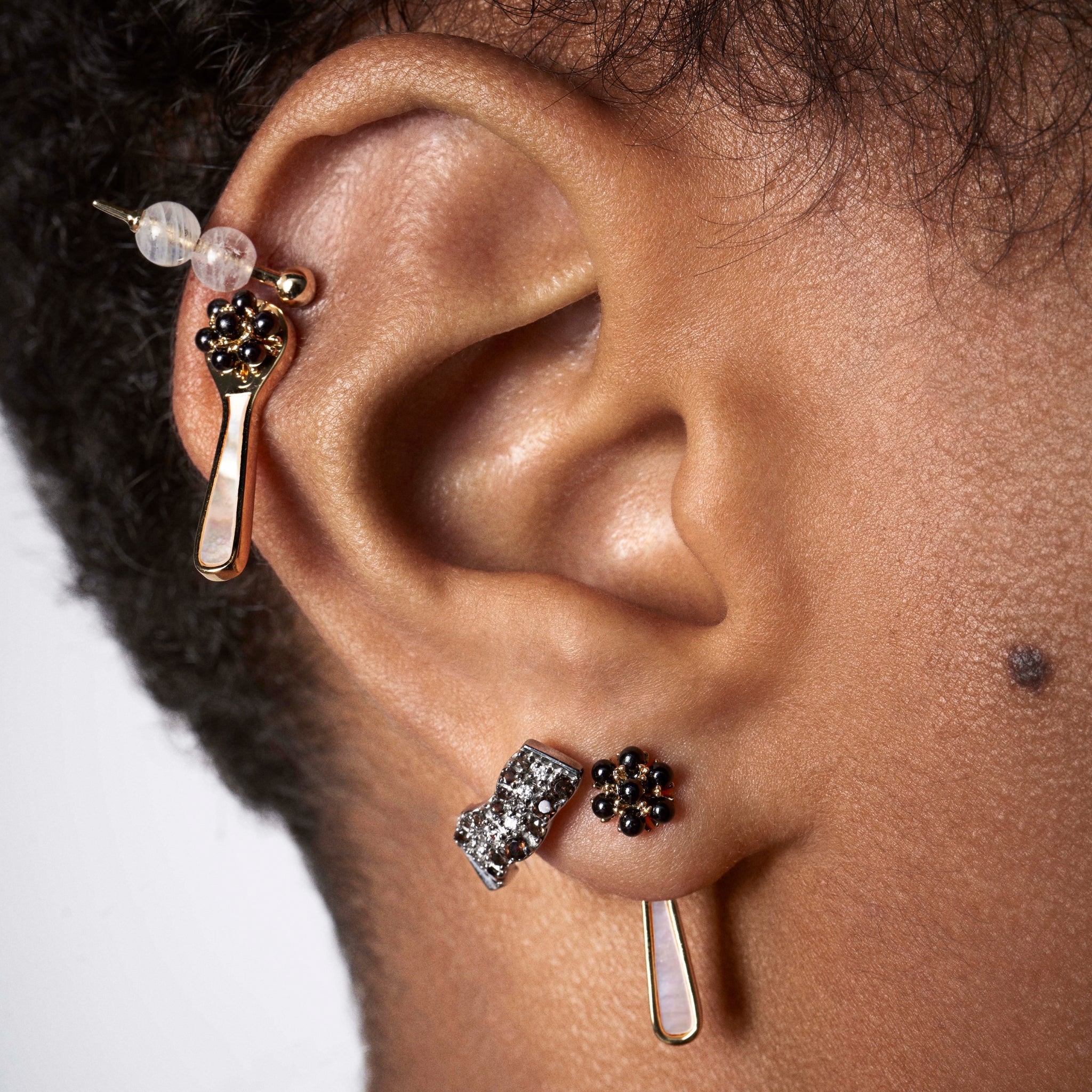 The White Bermuda Studs